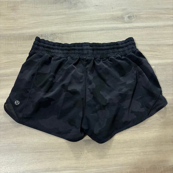Lululemon Hotty Hot Short High-Rise 2.5" Heritage Camo Women Size 6 - Picture 3 of 4